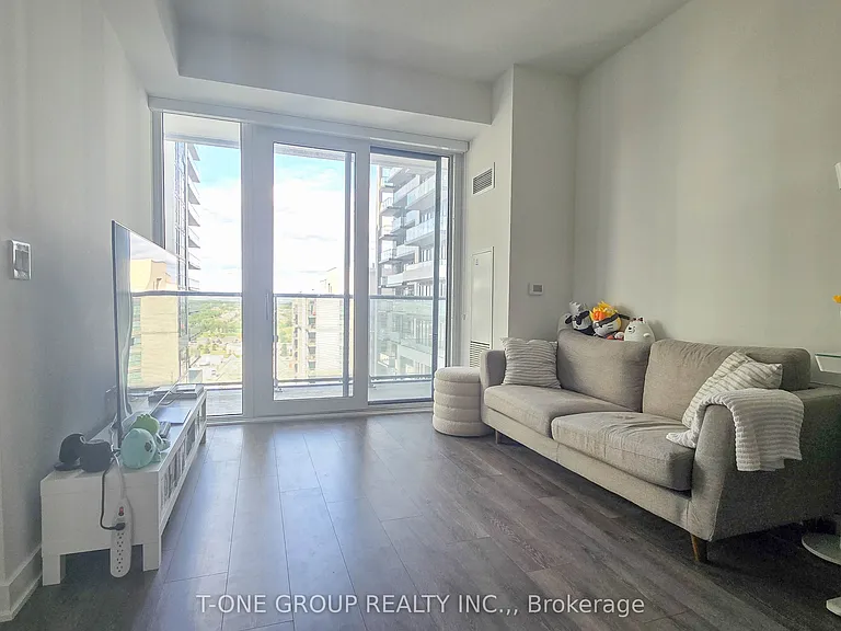95 Oneida Cres #1107 — Photo 3