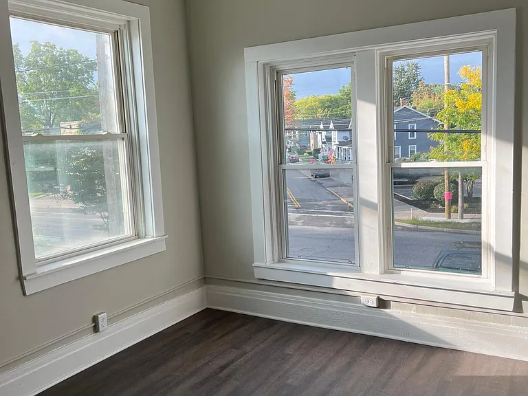 329 Ellicott St #UPPER — Photo 14