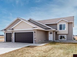 101 Pelican Ct, Mankato, MN 56001