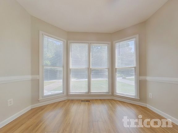 4th image of 157 Kent Ln