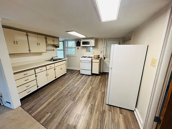 4th image of 3838 State Ave #C3
