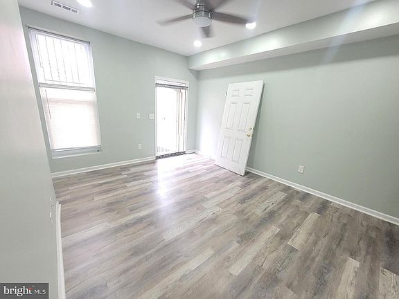5th image of 905 Bennett Pl