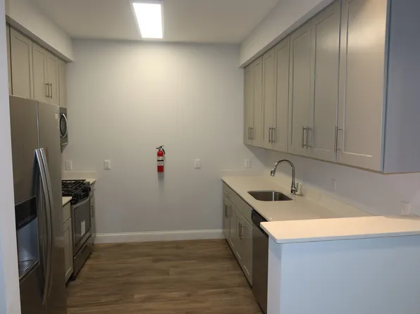 305 West Side Avenue image 7 of 22