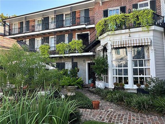 2nd image of 1709 Prytania St