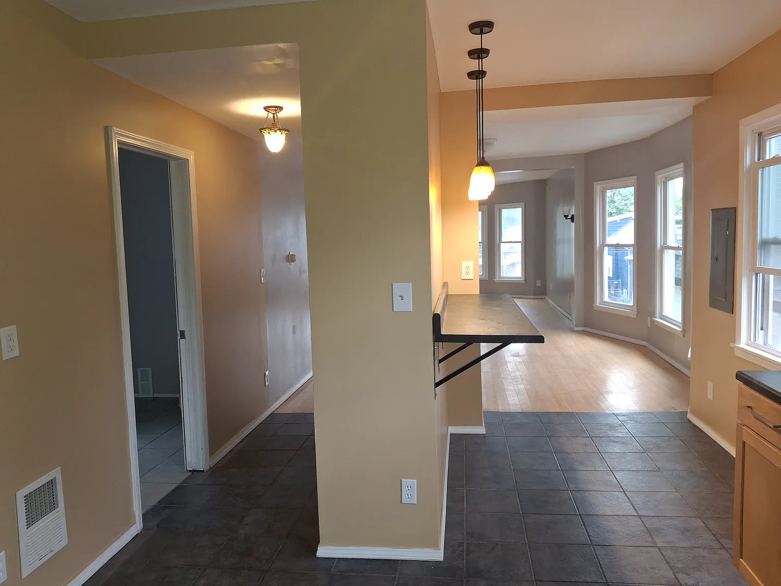 95 Sheffield Ave — Photo 4