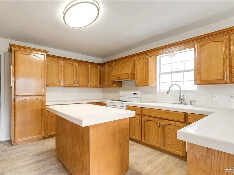 1910 Meadow Way Dr — Photo 4