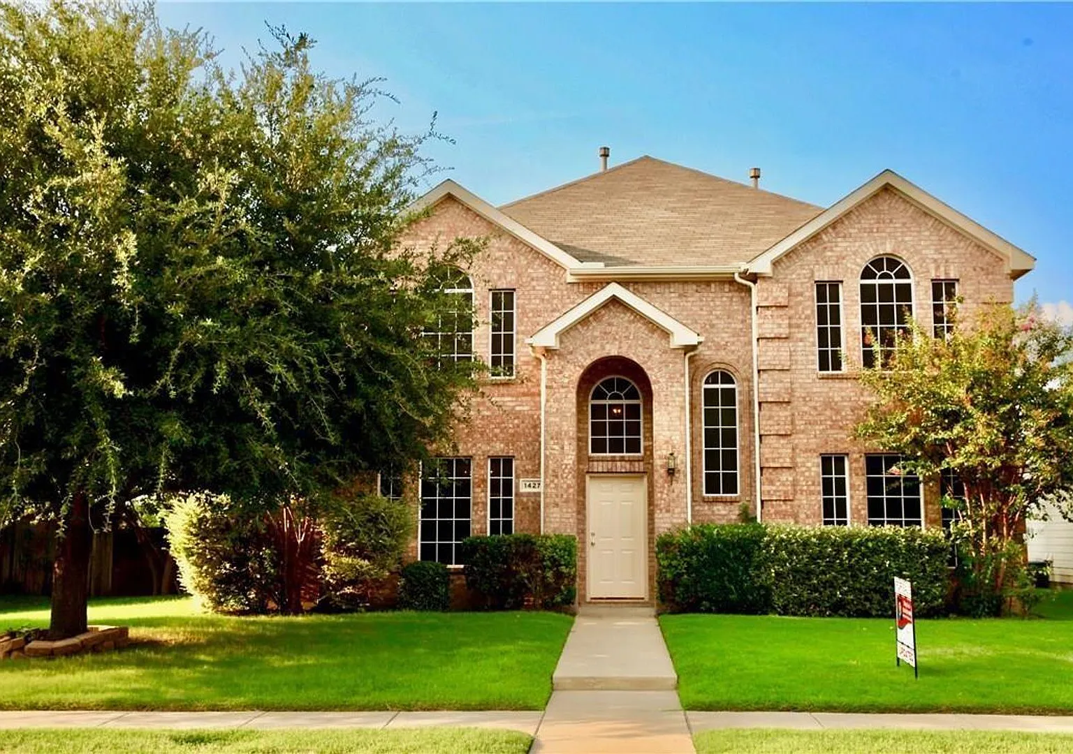 Spacious 4 Bed, 3 Bath Home in Top-Rated Allen ISD — Photo 1