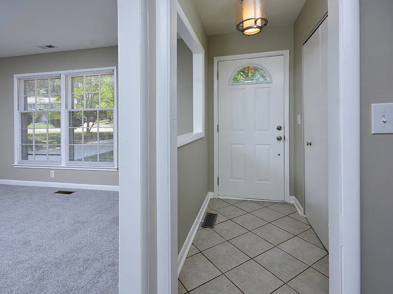 119 Monterey Ln — Photo 6