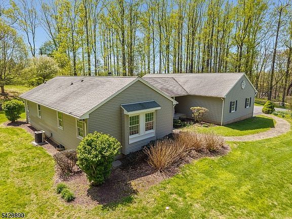 5th image of 352 Bellis Rd