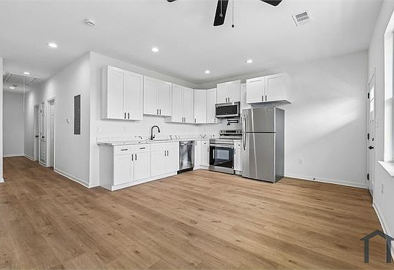 3rd image of 3030 1st St