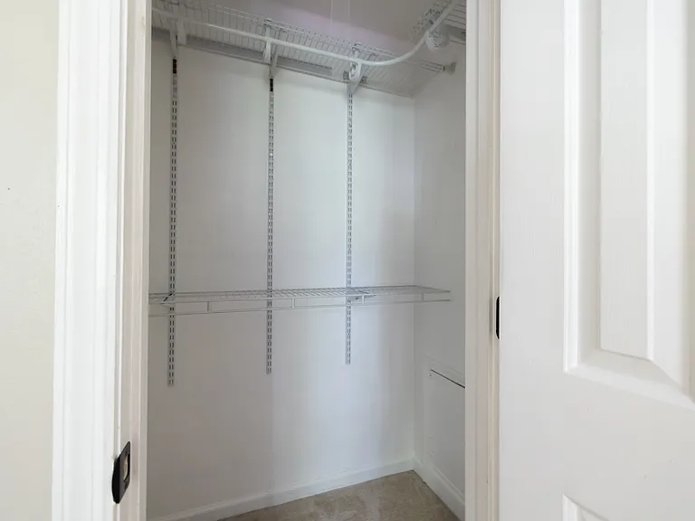 2124 Rockland Ct — Photo 32