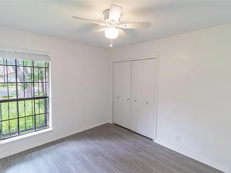 906 Red Cliff Dr — Photo 17
