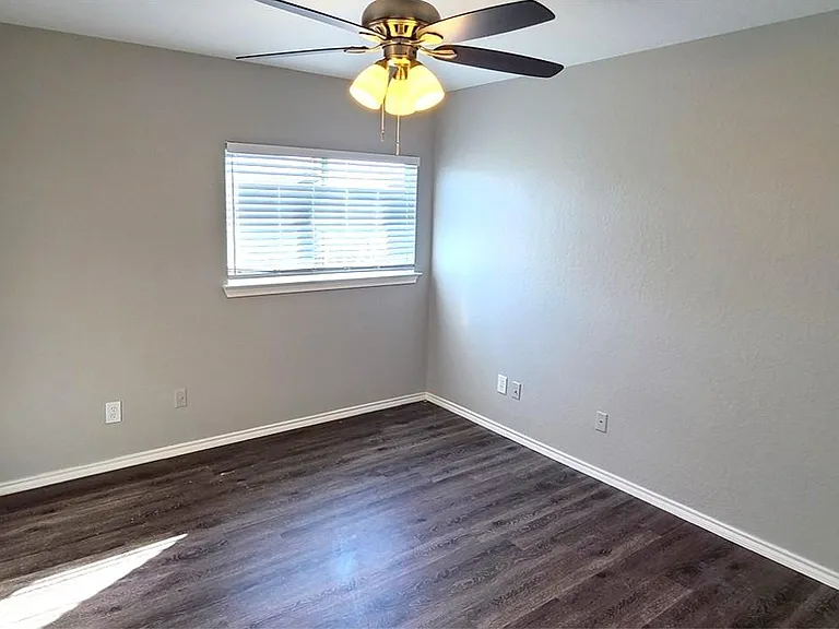 8506 Adams Hill Dr — Photo 20
