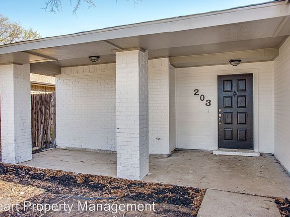 3rd image of 203 Hemlock Dr