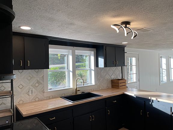 5th image of 447 Lindsey Rd