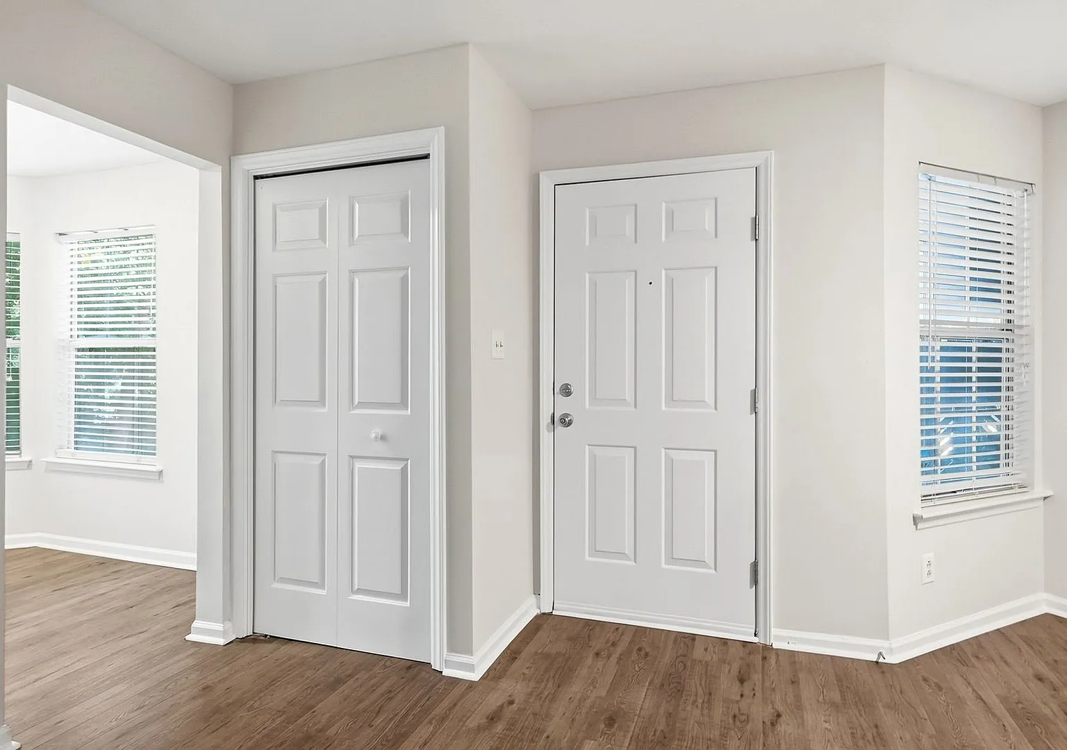 2-Bedroom Condo on the Sugar Creek Greenway! — Photo 3