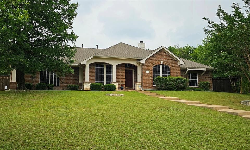 1st image of 140 Wooded Creek Dr