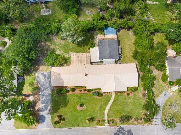 2nd image of 511 SW Arredondo Pl