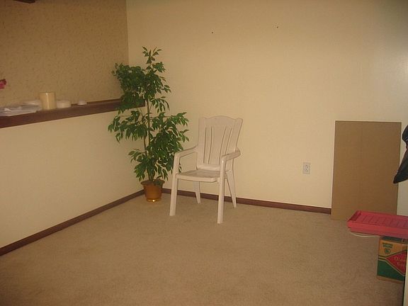 family room (downstrs)