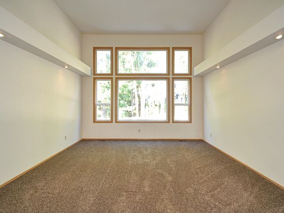 5th image of 12767 Plateau Cir NW
