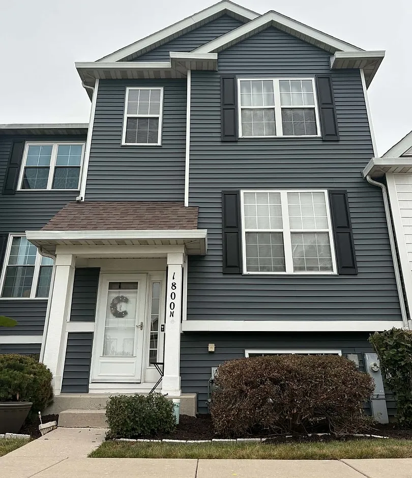 3 bed, 1.5 bath, 1659 sqft, $2,500 — Photo 1