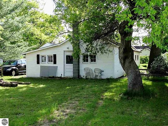 4th image of 1010 Barlow St
