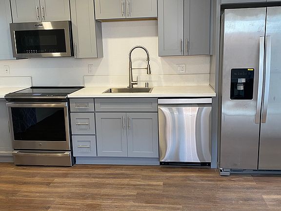 2nd image of 648 Oaklawn Ave