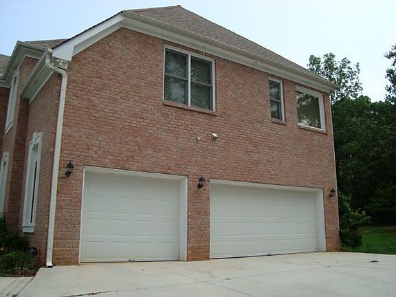 4th image of 446 Silverton Dr