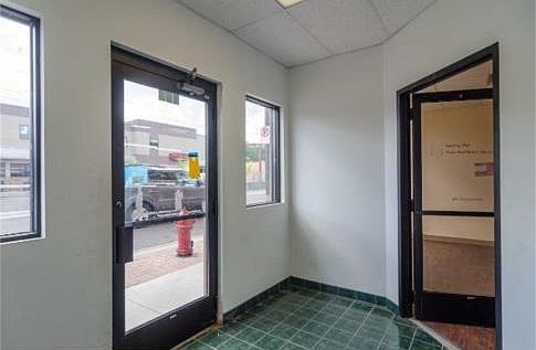 3rd image of 383 University Ave W