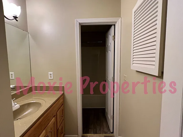 4136 Liberty St — Photo 2