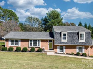 102 Castlegate Dr, Morganton, NC 28655