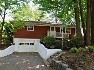 212 11th St, Cresskill, NJ 07626