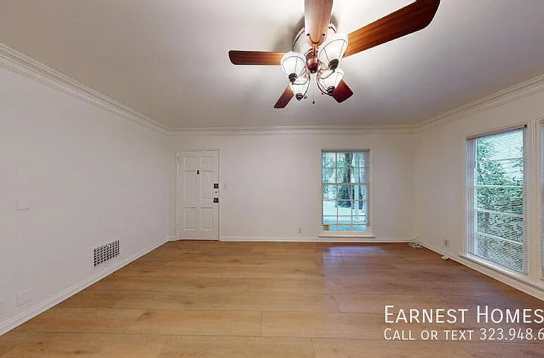 127 N Doheny Dr #1 — Photo 2