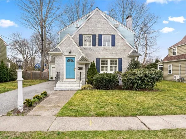 67 Parkside Dr, Warwick, RI 02888