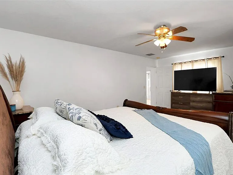 10648 SW 38th Ave — Photo 28