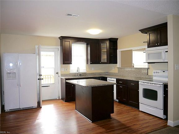3rd image of 434 N Oceana Blvd