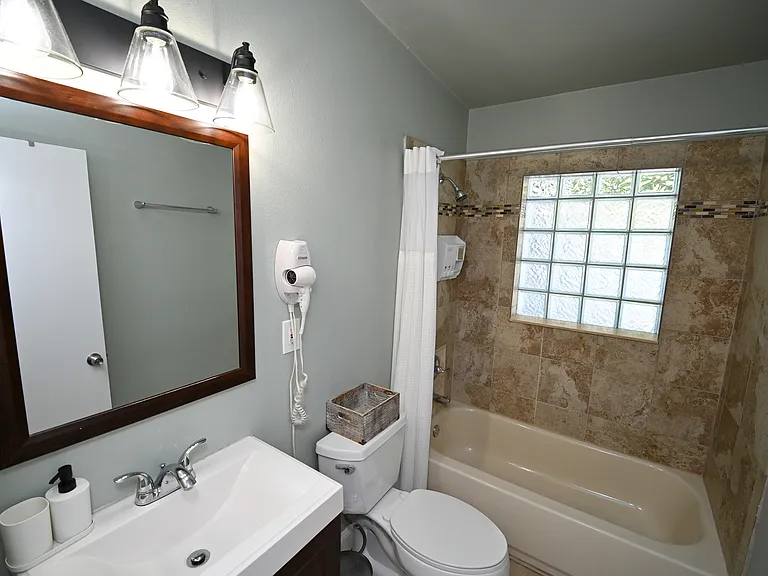 1500 W La Salle St — Photo 11