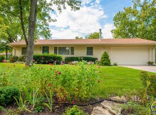 925 SW Grand Ct, Topeka, KS 66606