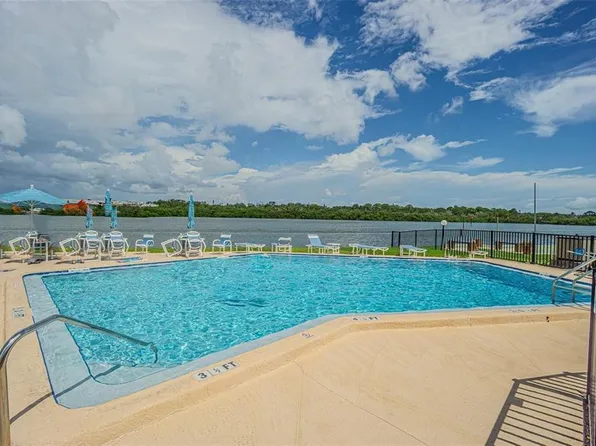 1 Windrush Blvd APT 30, Indian Rocks Beach, FL 33785