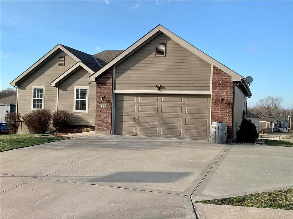 1st image of 806 SW Meadow Gln