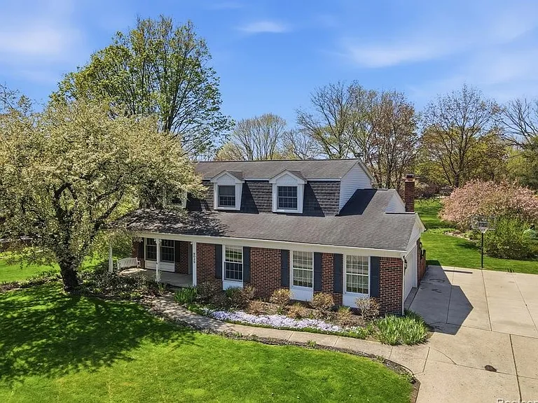 9025 Muirland Dr — Photo 1