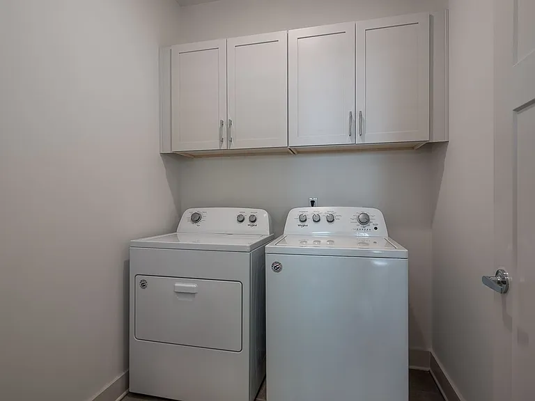 900 Meridian St — Photo 8