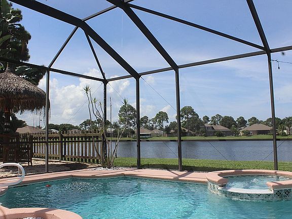 2nd image of 465 Stonehenge Cir