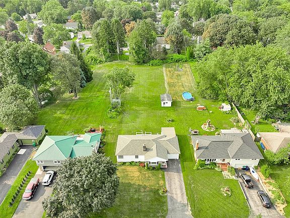 2nd image of 75 Silverdale Dr
