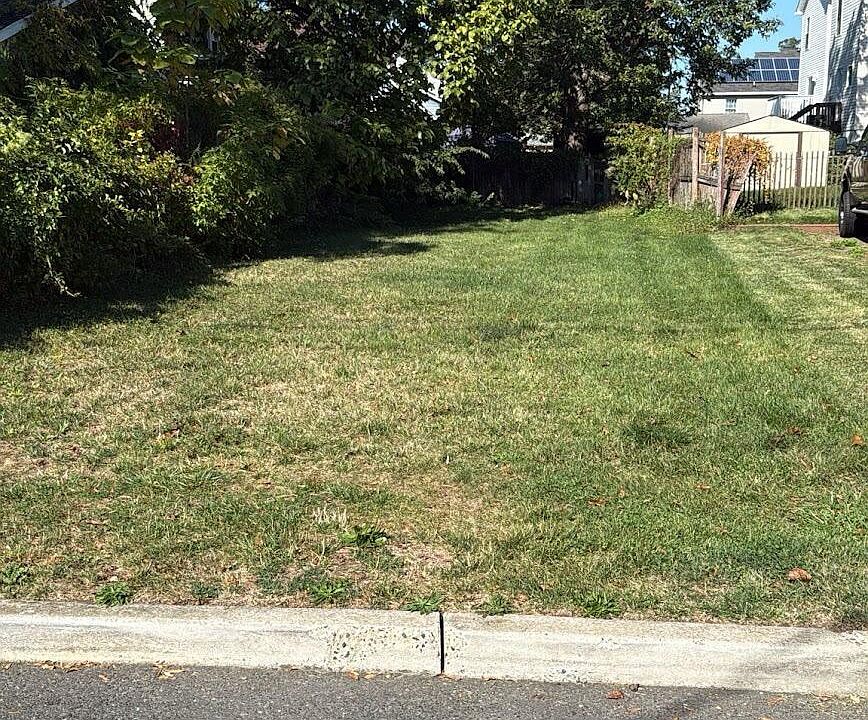 2nd image of 25 Lawrence Avenue