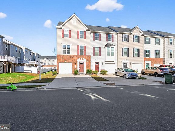 3rd image of 320 Streamview Dr
