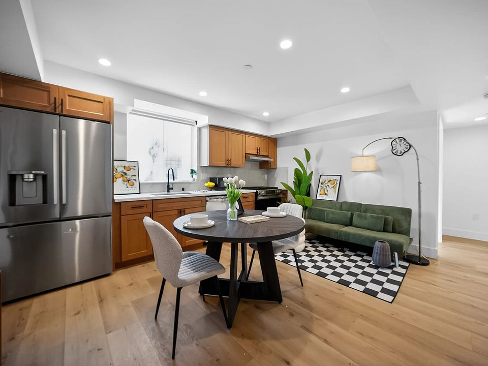 1st image of 1223 W 37th Dr #1221
