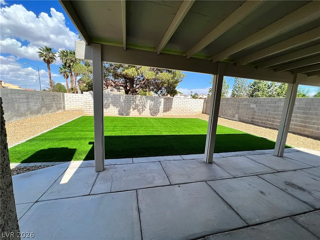 2 bed, 2.0 bath, 984 sqft, $1,950 — Photo 2