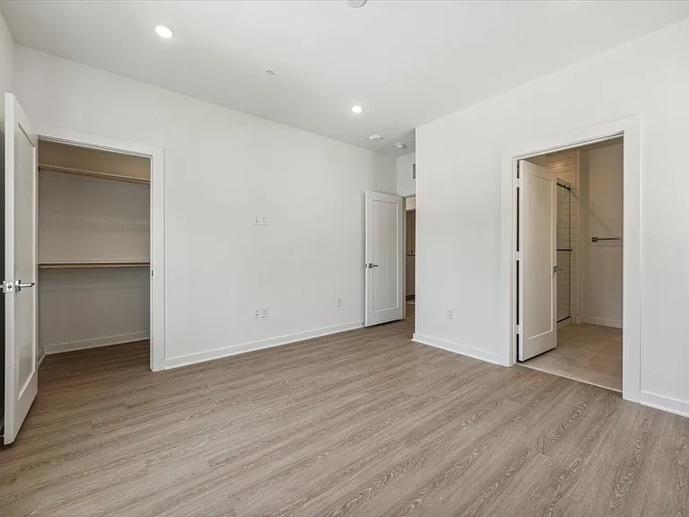 4802 Congress St #116 — Photo 6