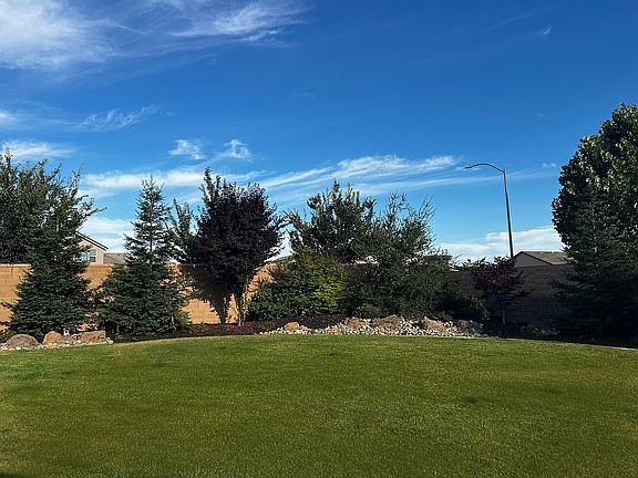 4th image of 1735 Larkspur Ln
